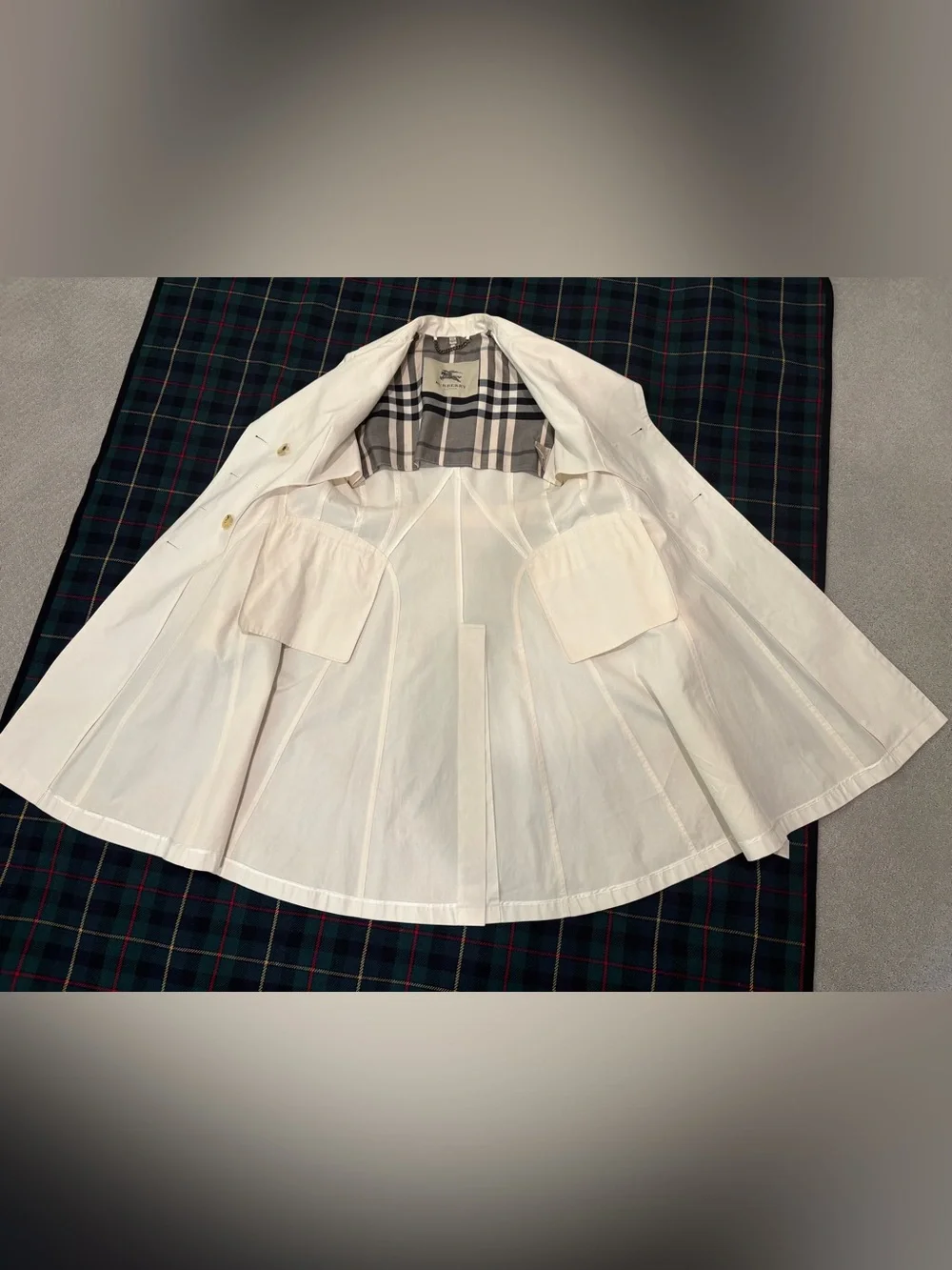 Burberry Off-White Double-Breasted Belted Trench Coat - Picture 4 of 8